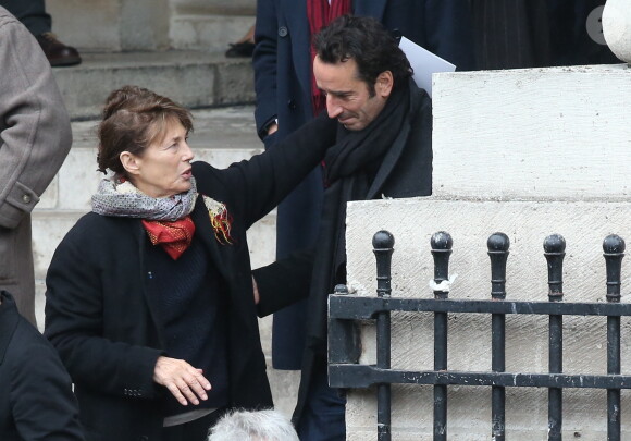 Jane Birkin et Bruno Todeschini à la sortie des obsèques de Patrice Chéreau en l'Eglise Saint-Sulpice à Paris, le 16 octobre 2013.