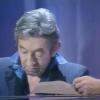 Serge Gainsbourg interprète "Unkown producer (L'homme de l'ombre)" avec Jane Birkin pour Philippe Lerichomme à la télévision le 12 octobre 1990.