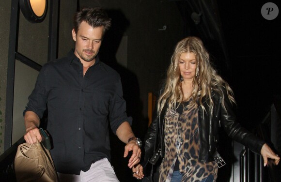 Fergie et son mari Josh Duhamel vont dîner en famille à Brentwood, le 29 septembre 2013.