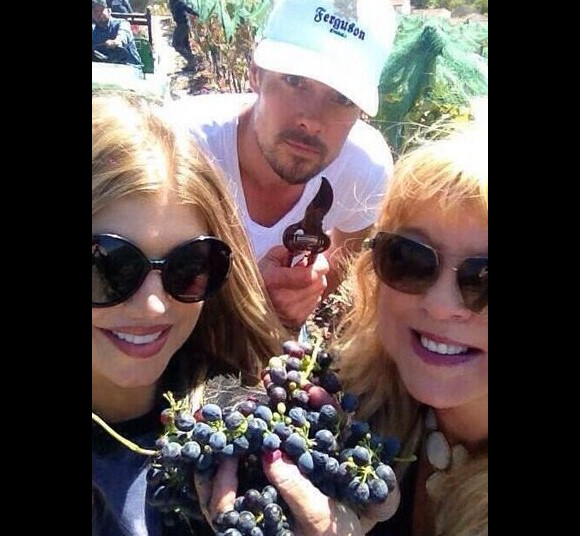 Fergie en famille dans les vignes de ses parents à Los Angeles, le 12 octobre 2013.