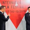 Shinzo Abe et Tom Hanks à l'ouverture du 26e Tokyo International Film Festival le 17 octobre 2013