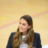 Kate Middleton s'est muée en volleyeuse lors d'un événement de l'association SportsAid dont elle est la marraine, le 18 octobre 2013 au parc olympique Reine Elizabeth dans l'Est de Londres. Le premier engagement officiel individuel de la duchesse de Cambridge depuis la naissance de son fils le prince George le 22 juillet.