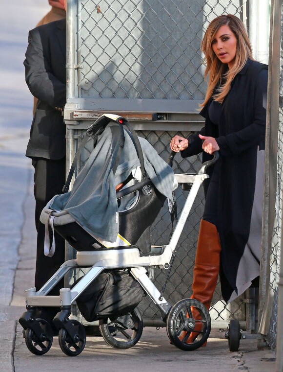 Kim Kardashian et Kanye West arrivent en famille sur le plateau de Jimmy Kimmel le 9 octobre 2013