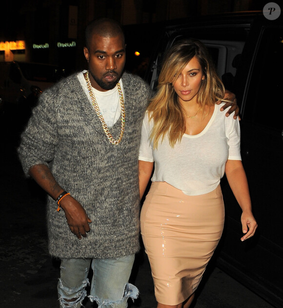 Kim Kardashian et Kanye West lors d'un dîner en amoureux à Paris le 30 septembre 2013