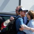 Exclusif - Prix spécial - Ed Sheeran, en partance pour Madrid, embrasse passionnément sa femme Cherry Seaborn qui reste à Ibiza le 25 juin 2019  Exclusive - For Germany please call for price Ibiza, SPAIN - It would seem a wrench to separate from his childhood sweetheart for the British singer Ed Sheeran and wife Cherry as they bid farewell to each other with lots of hugs and kisses. Ed is leaving Ibiza and heading for Madrid before saying his heartfelt goodbyes to Cherry.25/06/2019 - Ibiza