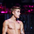 Le sexy Justin Bieber, torse nu en concert à Pekin en Chine, le 29 septembre 2013.