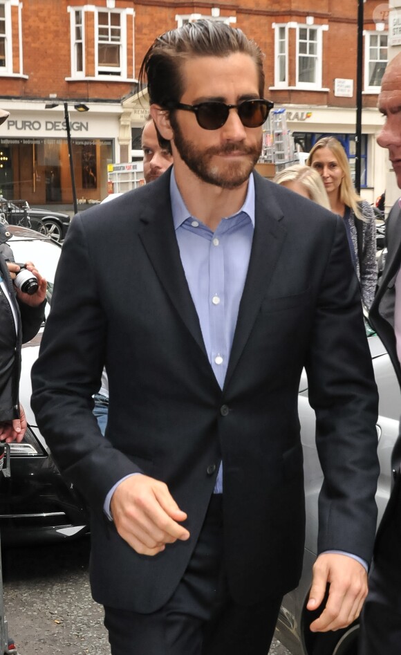 Jake Gyllenhaal arrive aux studios de la BBC Radio 2 à Londres. Le 23 septembre 2013.