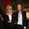Laura Smet retrouvait avec plaisir Sylvie Vartan, ancienne compagne de son père Johnny Hallyday, lors de la soirée d'inauguration de la FIAC (Foire Internationale d'Art Contemporain) au Grand Palais à Paris le 23 octobre 2013