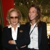 Laura Smet retrouvait avec plaisir Sylvie Vartan, ancienne compagne de son père Johnny Hallyday, lors de la soirée d'inauguration de la FIAC (Foire Internationale d'Art Contemporain) au Grand Palais à Paris le 23 octobre 2013