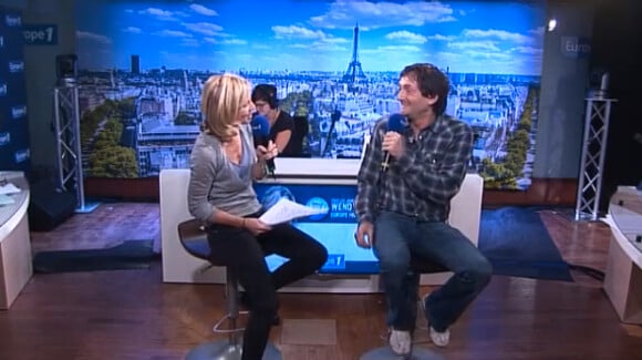 L'humotiste Pierre Palmade au micro de Wendy Bouchard dans l'émission "Europe 1 Midi - Votre Journal" sur Europe 1, vendredi 25 octobre 2013.