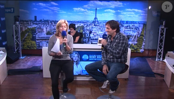 Pierre Palmade au micro de Wendy Bouchard dans "Europe 1 Midi - Votre Journal" sur Europe 1, vendredi 25 octobre 2013.