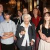 Gisèle Casadesus honorée face à sa famille à la Mairie de Paris, le 24 Octobre 2013.