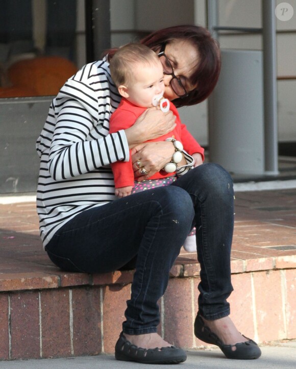 Exclusif - Shiri Appleby avec sa mère Dina Bouader et sa fille Natalie Bouader a West Hollywood, le 25 octobre 2013