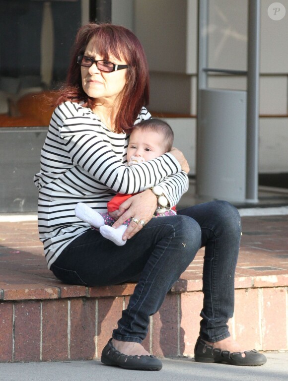 Exclusif - Shiri Appleby avec sa mère Dina Bouader et sa fille Natalie Bouader a West Hollywood, le 25 octobre 2013