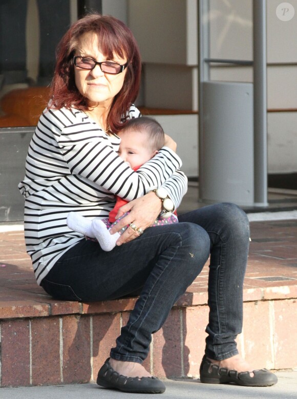 Exclusif - Shiri Appleby avec sa mère Dina Bouader et sa fille Natalie Bouader a West Hollywood, le 25 octobre 2013