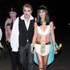 Laeticia Hallyday et Johnny Hallyday ont fait sensation en vampire et Cléopatre sexy pour assister a la soiree annuelle d'Halloween organisee par Kate Hudson a Brentwood, le 26 octobre 2013.