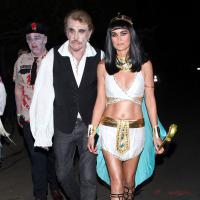 Laeticia et Johnny Hallyday : Une Cléopâtre sexy et son vampire pour Halloween !