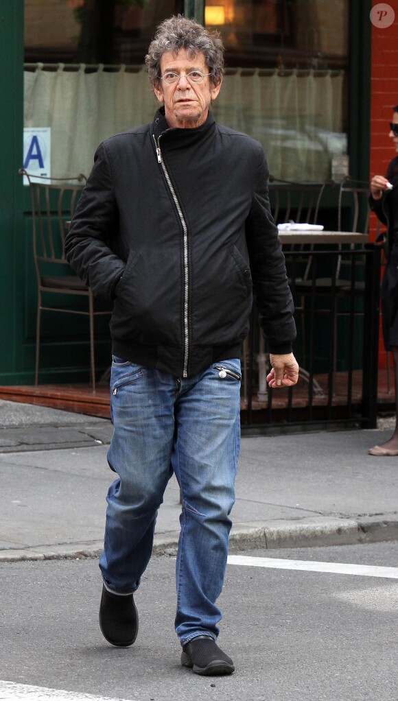 Lou Reed dans les rues de New York le 12 avril 2012