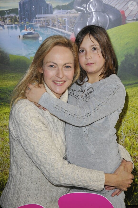 Alexandra Vandernoot avec sa fille Julia, en décembre 2011 à Poitiers