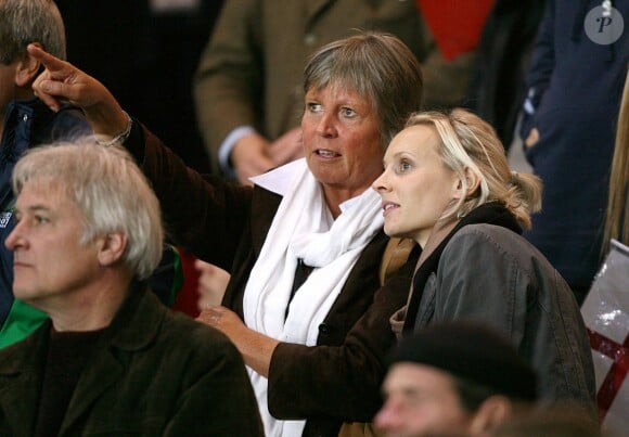 Philippa, la maman de Jonny Wilkinson et la compagne de l'ouvreur Shelly Jenkins au Parc des Princes à Paris le 28 septembre 2007