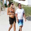 Arnaud Lagardère et sa sublime femme Jade Foret, enceinte de son deuxième enfant, profitent de la plage alors qu'ils sont en vacances à Miami. Le 28 octobre 2013