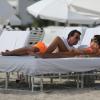 Arnaud Lagardère et sa femme Jade Foret, enceinte de son deuxième enfant, prennent du bon temps à Miami, le 27 octobre 2013.