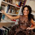 L'animatrice Aïda Touihri essaye sa robe pour le défilé du Salon du Chocolat, à Paris, le 11 octobre 2013. Une création du chocolatier Arnaud Larher et de la styliste Lauren Bitar.