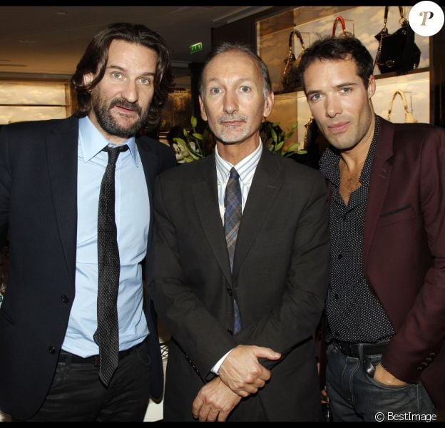 Frédéric Beigbeder, Bertrand de Saint-Vincent (journaliste au "Figaro") et Nicolas Bedos à Paris le 24 novembre 2011.