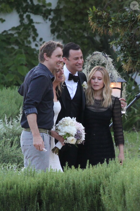 Kristen Bell et Dax Shepard lors du mariage de Jimmy Kimmel et Molly McNearney le 13 juillet 2013 en Californie