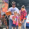 Mark Wahlberg et sa femme Rhea Durham emmènent leur enfants Grace, Ella et Michael au Mr Bones Pumpkin Patch à West Hollywood, le 14 octobre 2013.