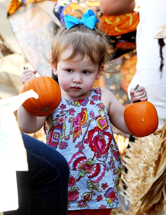 Jessica Alba, son mari Cash Warren et leur filles chez Pumpkin Patch à West Hollywood, Los Angeles, le 20 octobre 2013.