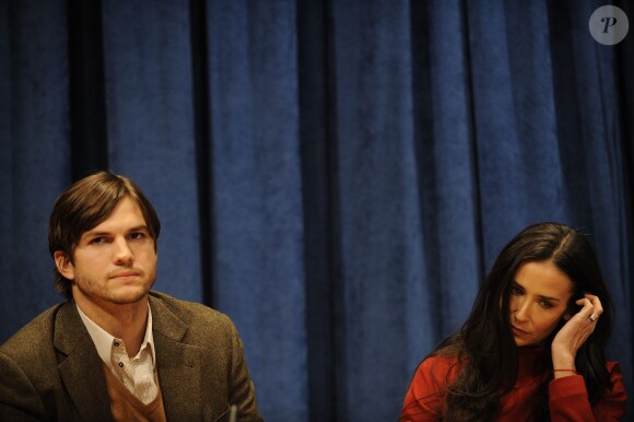 Demi Moore et Ashton Kutcher lors d'une conférence de presse sur leur lutte contre le trafic humain à l'ONU à New York le 4 novembre 2010