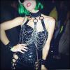 Rosie Huntington-Whiteley, dominatrice et fétichiste pour Halloween 2013, dévoile la photo de son costume avec en légende : "Les fouets et les chaînes m'excitent".