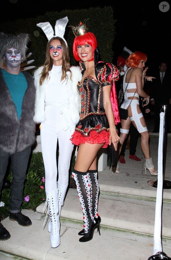 Alessandra Ambrosio lors d'une soirée Halloween à Beverly Hills. Le 25 octobre 2013.