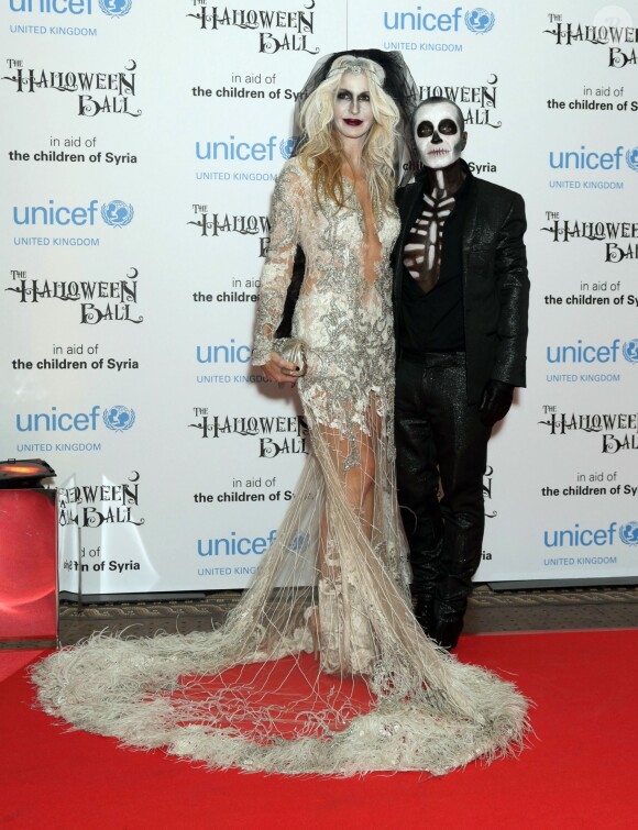 Julien Macdonald et Melissa Odabash à la soirée UNICEF UK Halloween Ball à Londres le 31 octobre 2013.