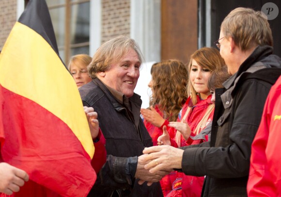 Le mythique acteur Gérard Depardieu donne le depart du rallye de Condroz à Huy en Belgique, le 1er novembre 2013.