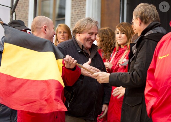 Gérard Depardieu donne le depart du rallye de Condroz à Huy en Belgique, le 1er novembre 2013.
