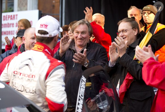 Gérard Depardieu donne le depart du rallye de Condroz à Huy en Belgique, le 1er novembre 2013.