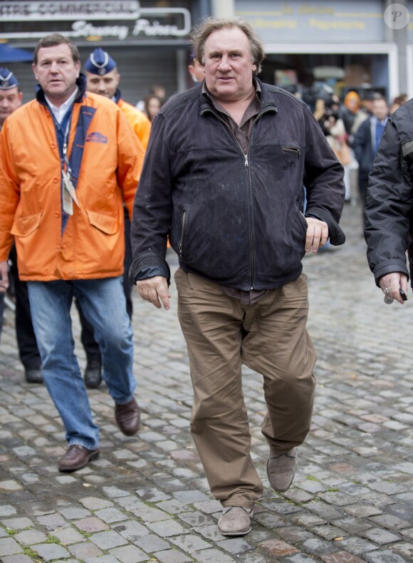 Gérard Depardieu a donné le depart du rallye de Condroz à Huy en Belgique, le 1er novembre 2013.