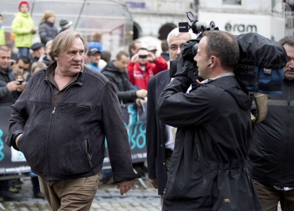 Gérard Depardieu a donné le depart du rallye de Condroz à Huy en Belgique, le 1er novembre 2013.