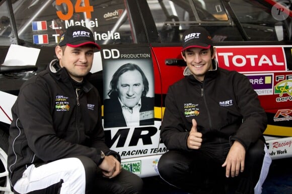 La team de Gérard Depardieu composée du pilote Corse Loic Mattei et du co-pilote Tony Barichella engages sur une Mitsubishi lors du rallye de Condroz à Huy, en Belgique, le 1er novembre 2013.