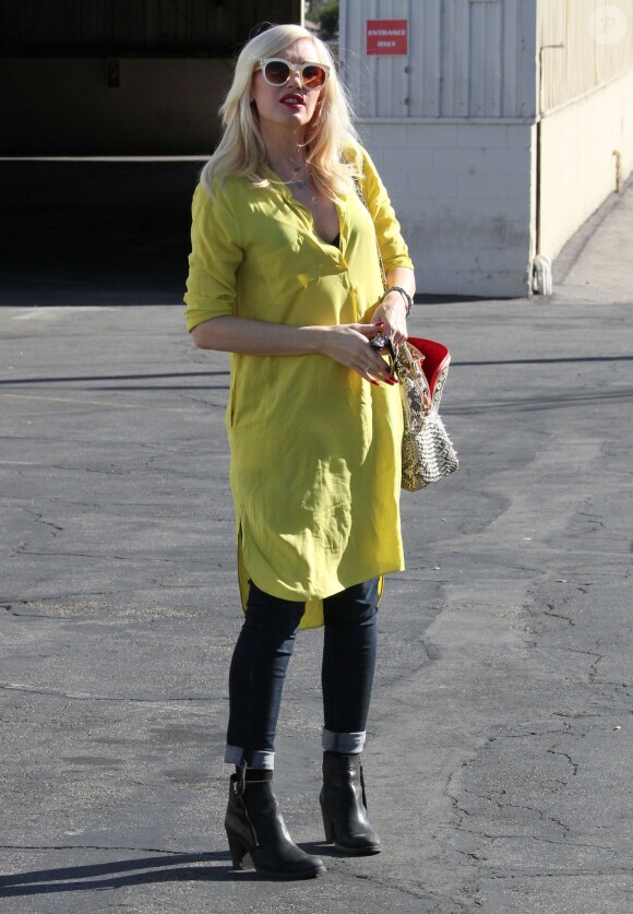 La chanteuse Gwen Stefani, enceinte, à Los Angeles, le 2 novembre 2013.
