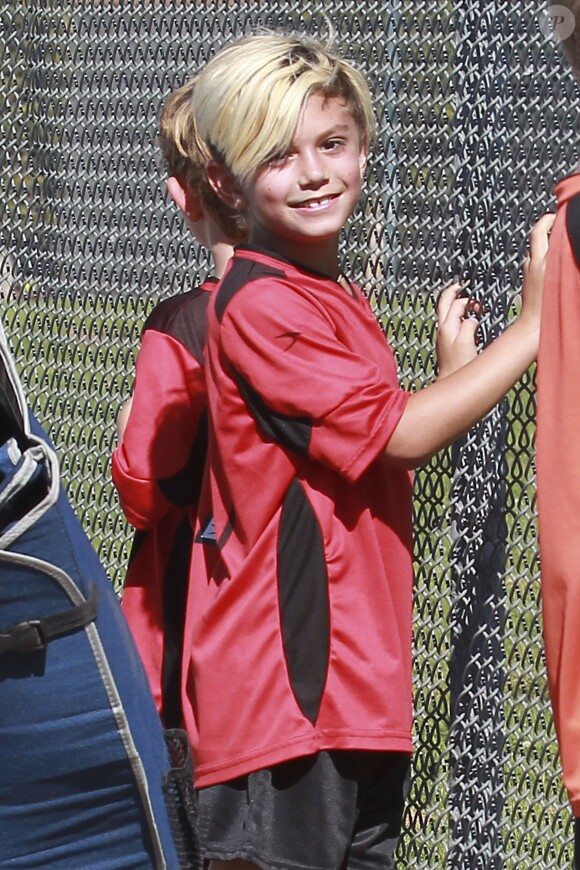 Le petit Kingston, 7 ans (fils de Gwen Stefani et Gavin Rossdale) au stade de foot, le samedi 2 novembre 2013 à Los Angeles.