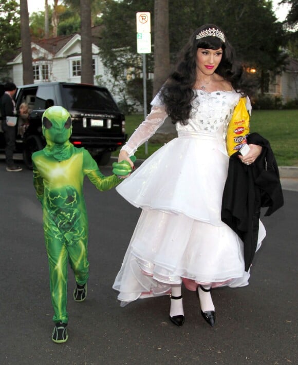 Gwen Stefani et son aîné Kingston célèbrent Halloween à Los Angeles le 31 octobre 2013.