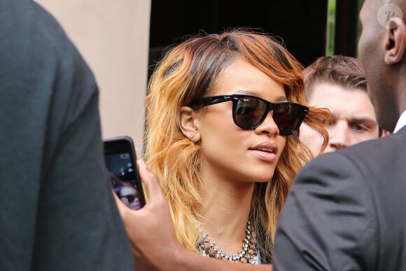 Les bonnes astuces beauté pour lendemains de fête : on copie Rihanna