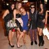 Corey Feldman entouré de jeunes femmes à West Hollywood, le 12 mars 2013