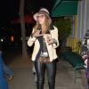 Brooke Mueller quitte le restaurant "Dan Tana" a West Hollywood, le 20 fevrier 2013.