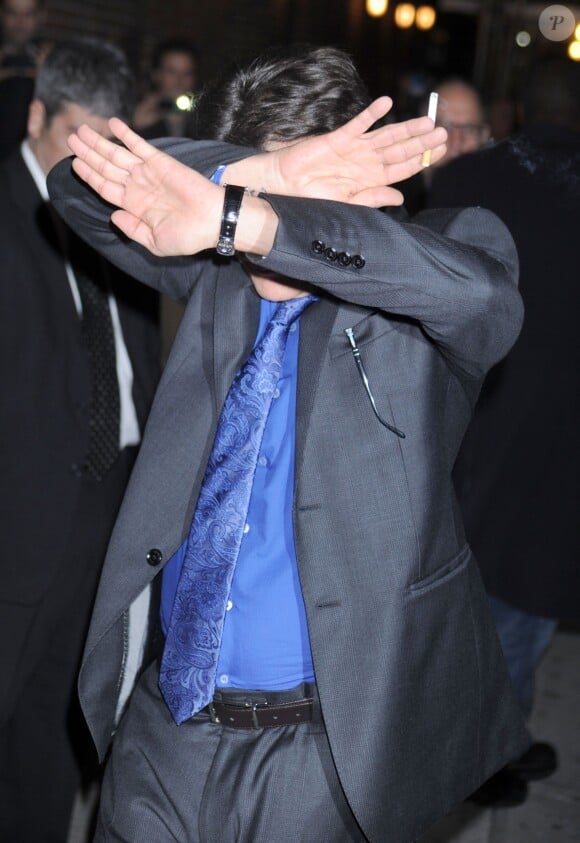 Charlie Sheen arrive a l'emission "The Late Show" a New York. Le 14 janvier 2013