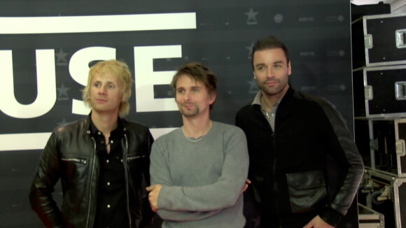 Muse : Matthew Bellamy, charmeur et amoureux de la France, fait le show