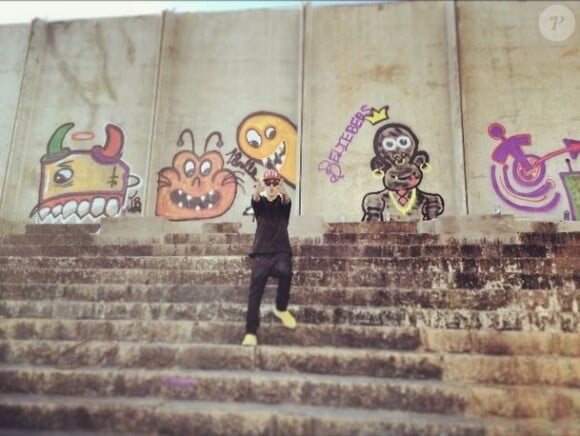 Justin Bieber, apprenti graffeur, s'est adonné à son nouvel hobby lors de son séjour au Brésil.